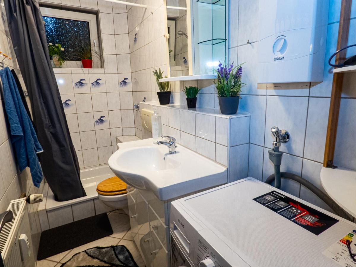 #121 Grosse, Gemuetliche Wohnung In Remscheid-City Bagian luar foto
